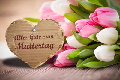 Tulpenstrauß mit Herz "Alles Gute zum Muttertag"